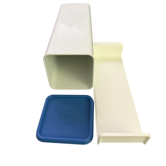 Vintage Tupperware Velveeta Cheese Keeper – White with Blue Lid (1960s) - Picture 2 of 7